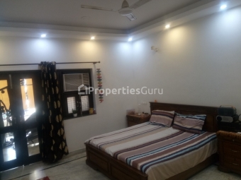 8 BHK Villa / House for Sale in Vishnu Garden, New Delhi